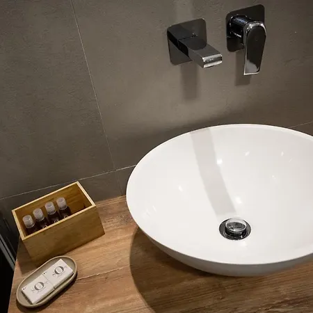 Gallery Aparthotel 4*