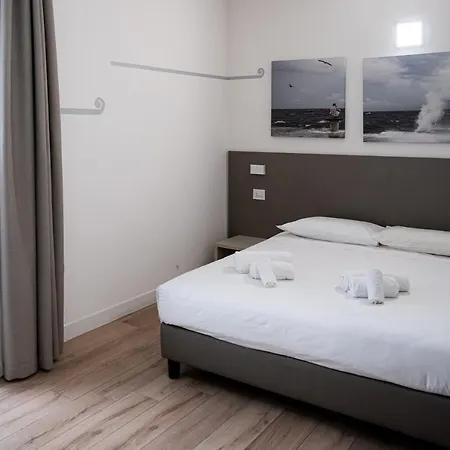 Gallery Aparthotel 4*