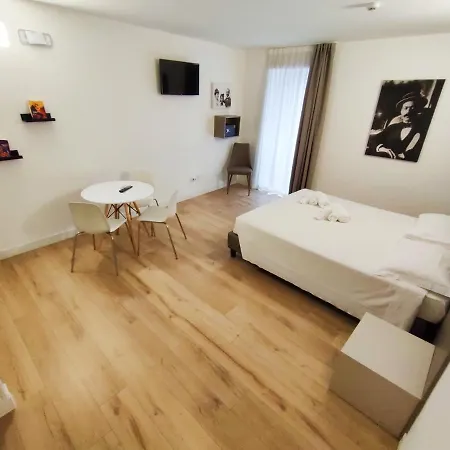 Gallery מלון דירות