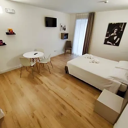 מלון דירות Gallery טריאסטה