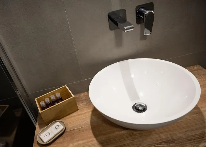 Gallery מלון דירות 4*